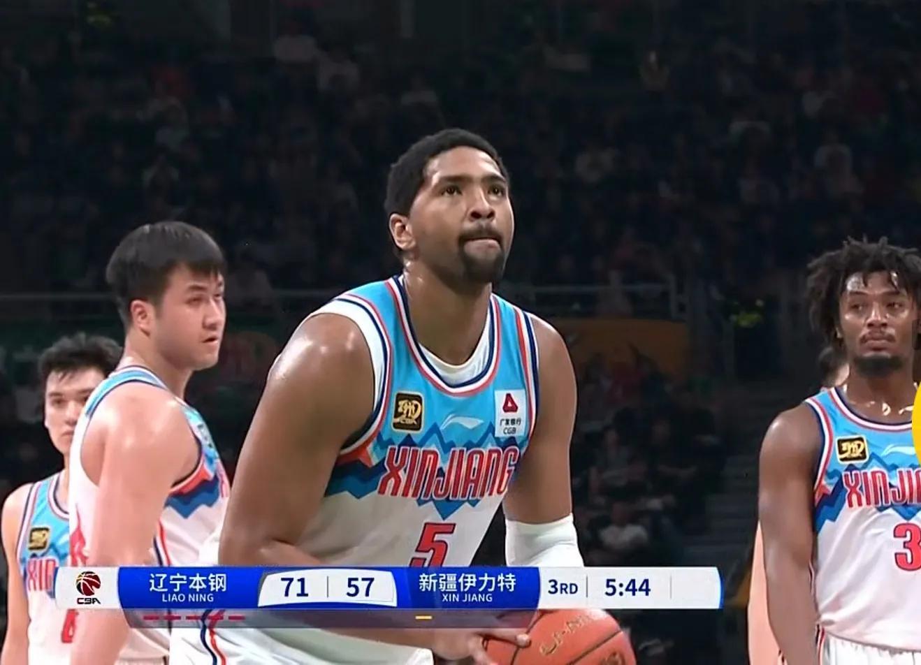 关于关键时刻临危不乱，球员发挥出色，带领球队取胜的信息