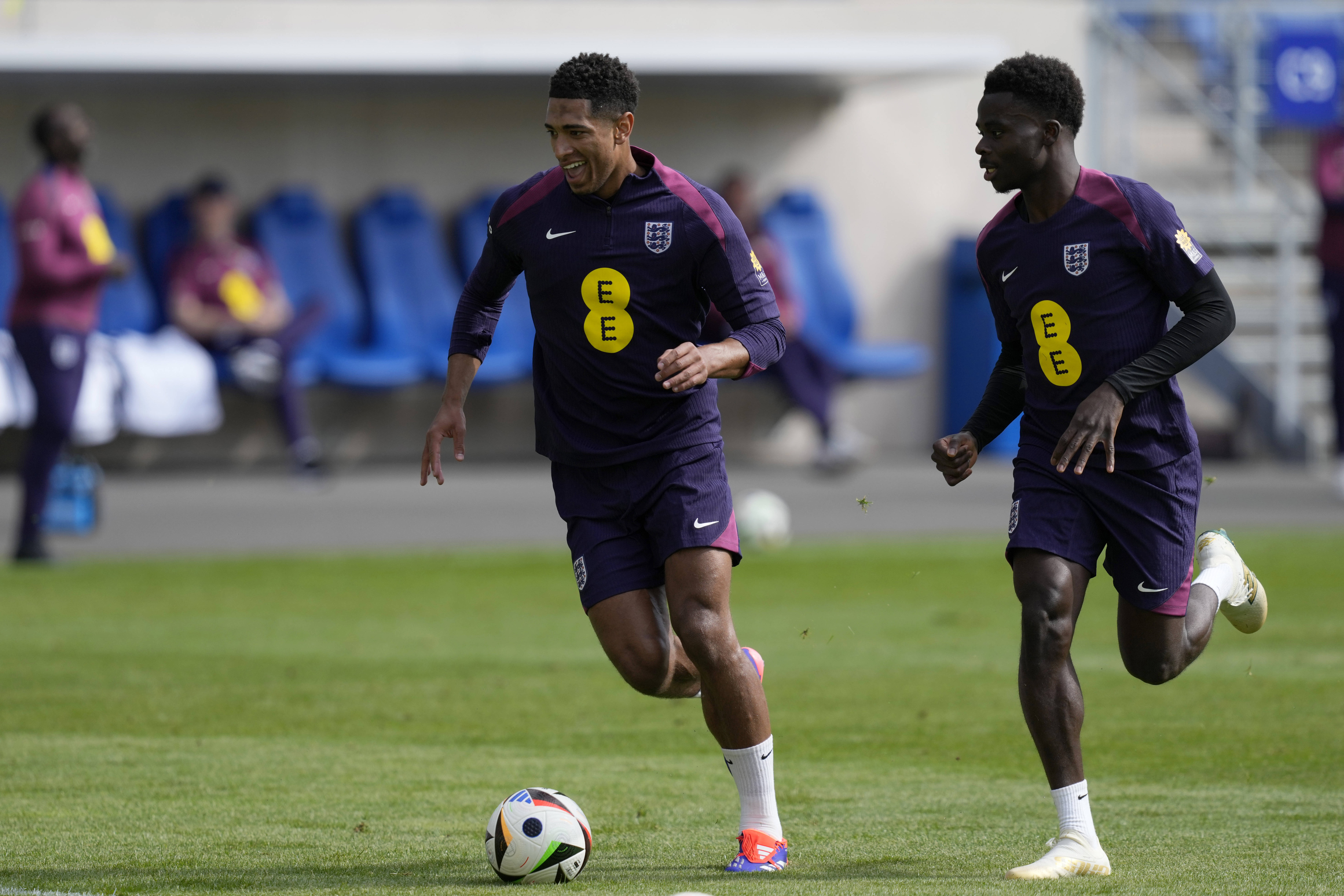 英格兰球队在最新比赛中稳稳取胜 英格兰球队在最新比赛中稳稳取胜