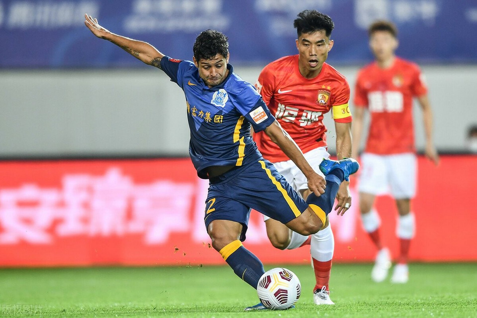 包含广州恒大力争击败广州富力,斗志昂扬!的词条 包含广州恒大力争击败广州富力,斗志昂扬!的词条