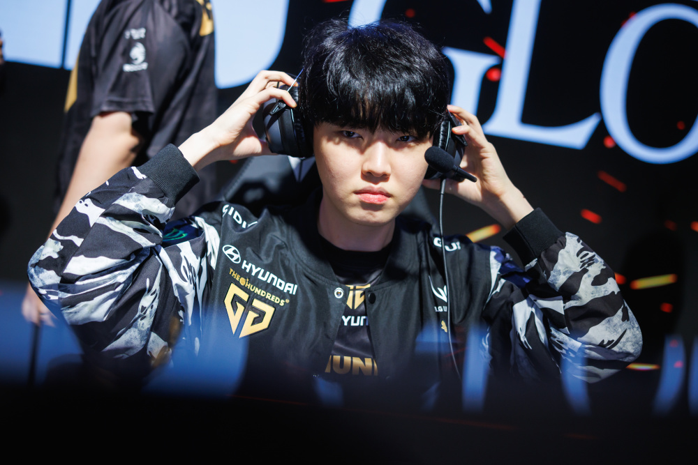 Scout重返赛场，重返赛场首场状态出色，瑞士队观众沸腾！